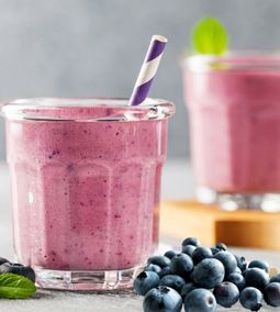 Vörös algás gyümölcs smoothie